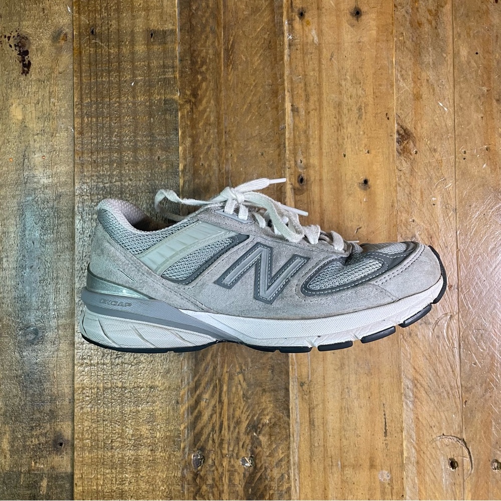 New Balance 990v5 Grey Suede MADE in USA Women’s Size 6 W990GL5 Used